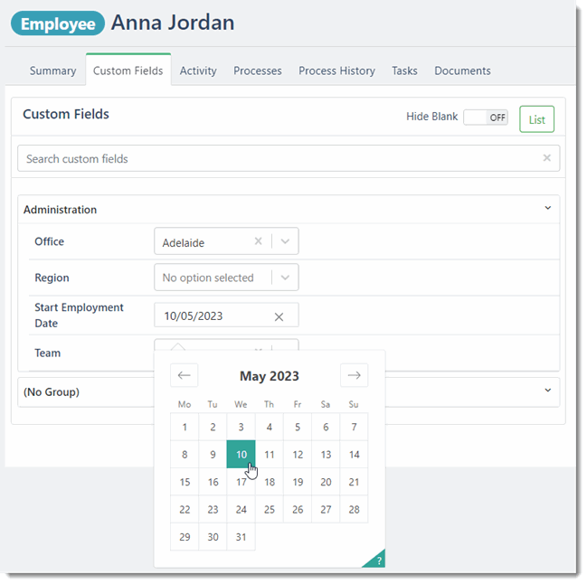 3075_Employee_Custom_Fields_Date_Selector_Dropdown.gif